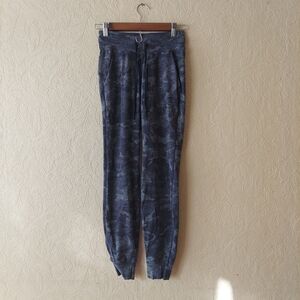 Lululemon Grey Camo Jogger Pants Sz 2